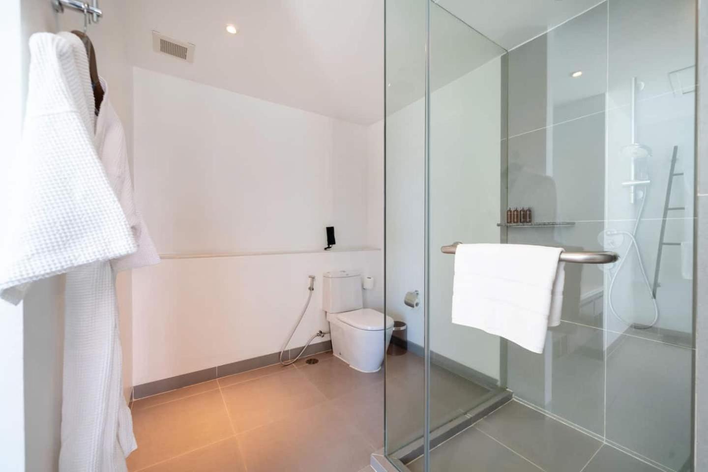 Seaview Beachfront - 2 Bedroom At Paradox Karon